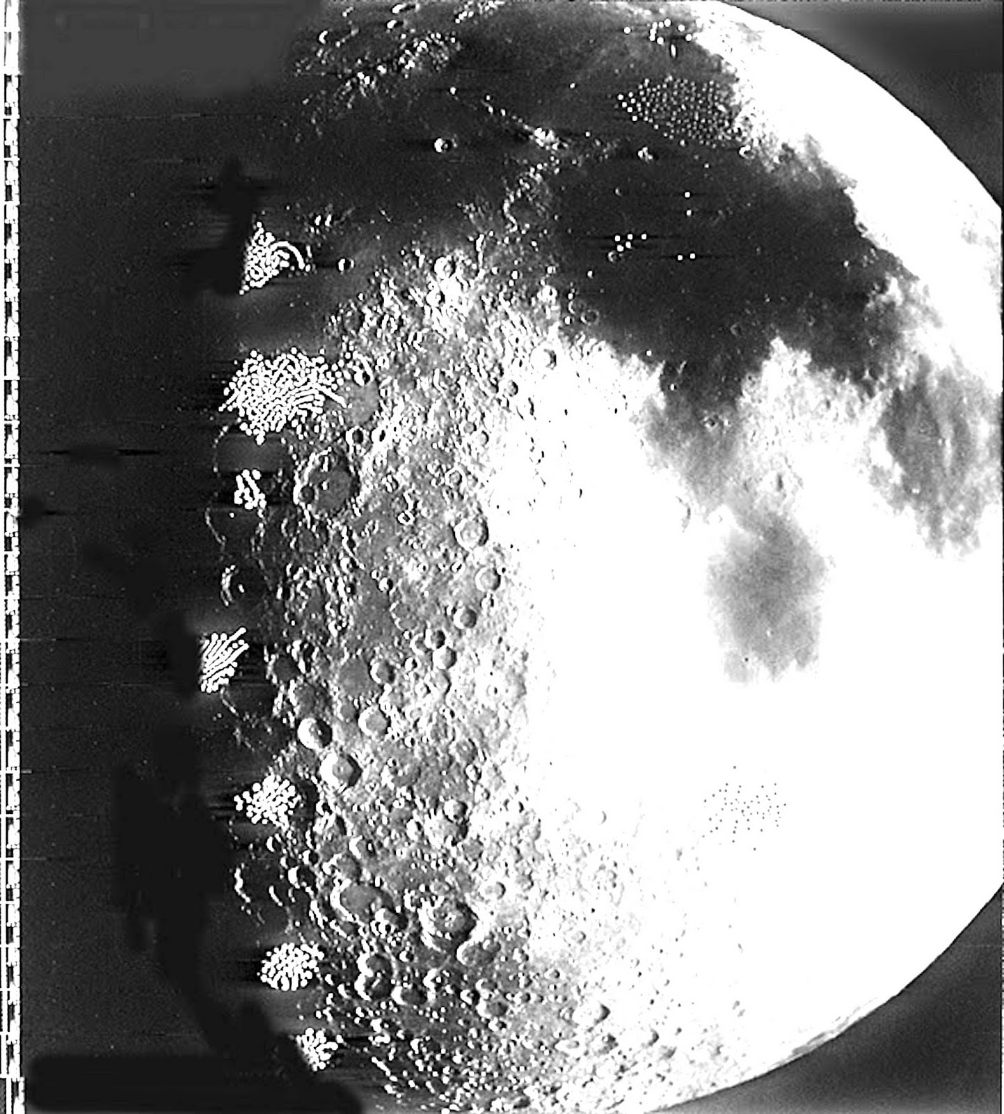 UFO%252C+sighting%252C+moon%252C+hollow%252C+space +station%252C+artificial%252C+structure%252C+death star%252C+WTF%253F2.jpg